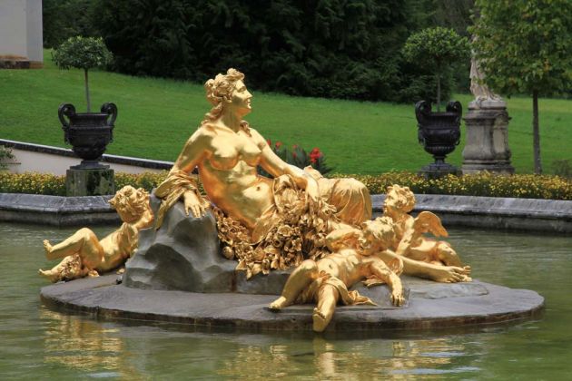 Schloss Linderhof mit den Terrassengärten, Ettal - Oberbayern Schloss Linderhof mit den Terrassengärten, Ettal - Oberbayern