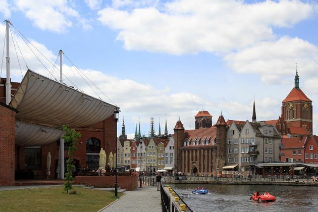 Die hochmoderne Polska Filharmonia Baltycka an der Mottlau - Danzig, Gdańsk