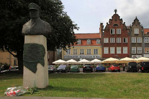Denkmal für Tadeusz Ziółkowski, dem Danziger Hafen-Kommandanten von 1939, am historischen Fischmarkt - Danzig, Gdańsk