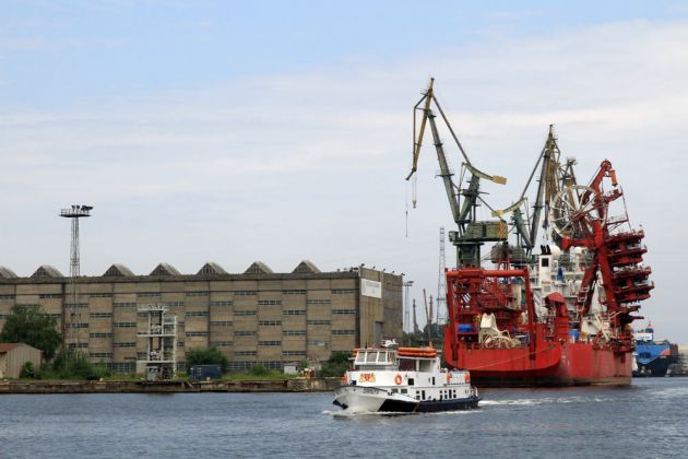 Die berühmte Leninwerft, heute Werft Danzig AG, westlich des Weichsel-Mündungsarms Martwa Wisła auf der Insel Ostrów Die berühmte Leninwerft, heute Werft Danzig AG, westlich des Weichsel-Mündungsarms Martwa Wisła auf der Insel Ostrów