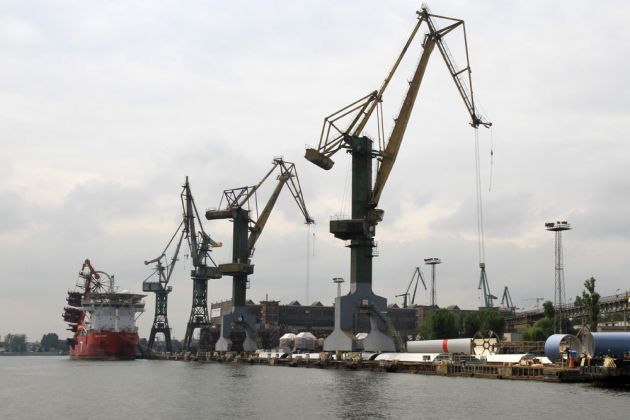Dampferfahrt zur Westerplatte in Danzig - Ausrüstungskai der Werft Danzig AG Dampferfahrt zur Westerplatte in Danzig - Ausrüstungskai der Werft Danzig AG
