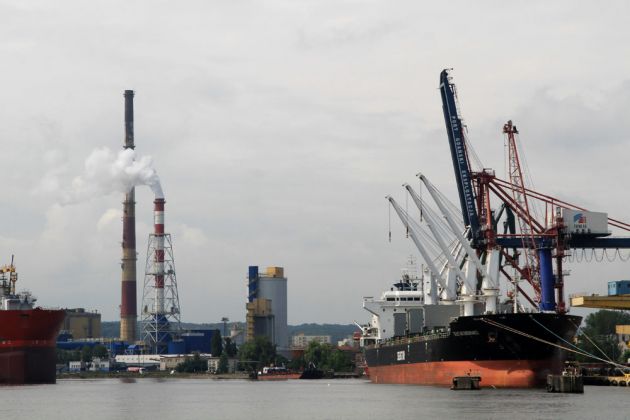 Hafenanlagen in Danzig und das Danziger Wärmekraftwerk - Dampferfahrt zur Westerplatte in Danzig Hafenanlagen in Danzig und das Danziger Wärmekraftwerk - Dampferfahrt zur Westerplatte in Danzig