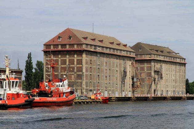 Die Russen-Speicher - Dampferfahrt zur Westerplatte in Danzig - Dampferfahrt zur Westerplatte in Danzig Die Russen-Speicher - Dampferfahrt zur Westerplatte in Danzig - Dampferfahrt zur Westerplatte in Danzig