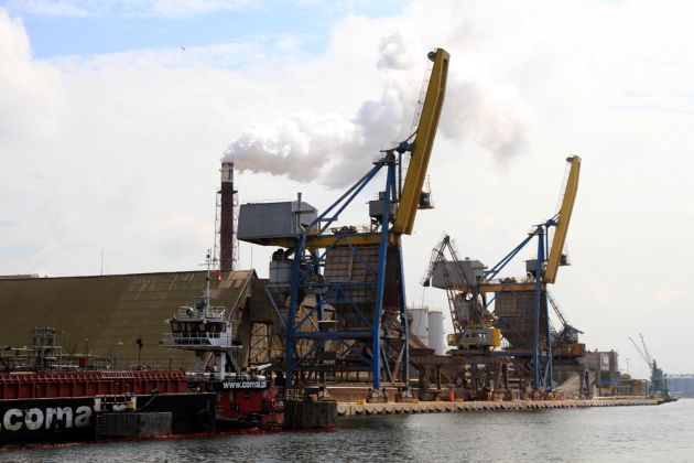 Chemie-Kai des Danziger Hafens - Dampferfahrt zur Westerplatte in Danzig 