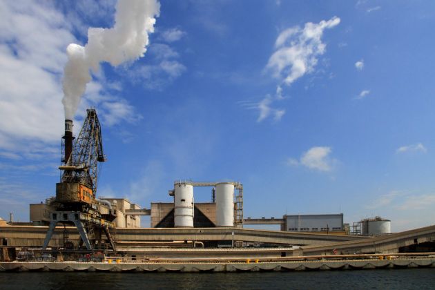 Chemie-Kai des Danziger Hafens - Dampferfahrt zur Westerplatte in Danzig Chemie-Kai des Danziger Hafens - Dampferfahrt zur Westerplatte in Danzig