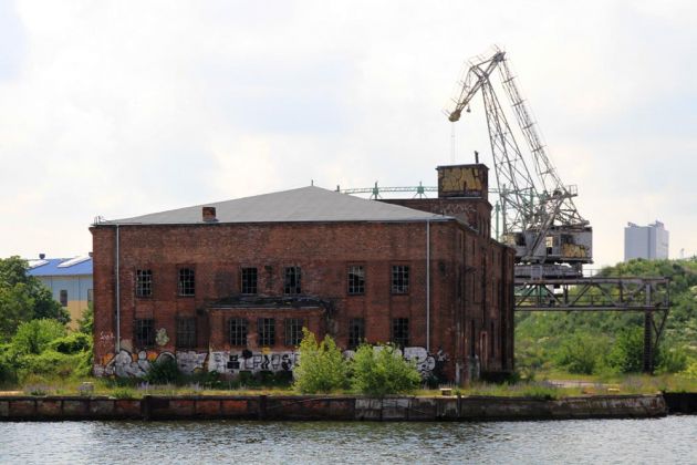 altes Werft-Gebäude - Dampferfahrt zur Westerplatte in Danzig