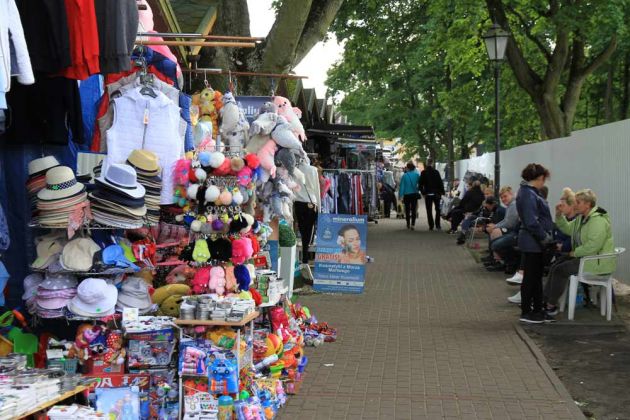 Misdoy-Międzyzdroje - der Souvenir-Markt an der Promenade Misdoy-Międzyzdroje - der Souvenir-Markt an der Promenade