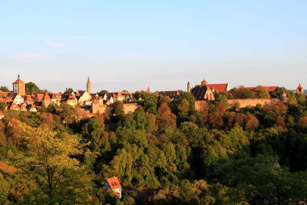 Blick vom Burggarten auf das Panorama von Rothenburg ob der Tauber Blick vom Burggarten auf das Panorama von Rothenburg ob der Tauber