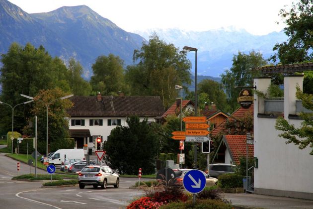 Murnau am Staffelsee - Kreuzung der Seidlstrasse mit der Bundesstrasse 2 Murnau am Staffelsee - Kreuzung der Seidlstrasse mit der Bundesstrasse 2