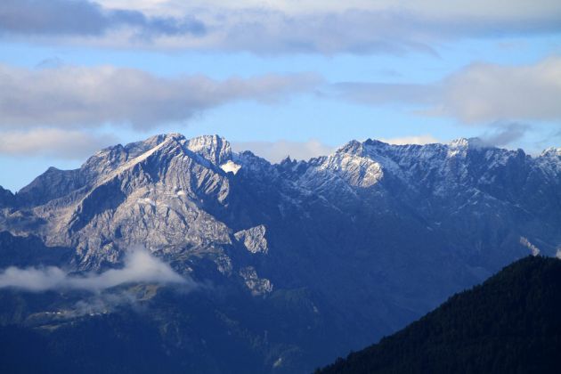 Das Wetterstein-Gebirge - Blick aus unserem Hotelzimmer in Murnau Das Wetterstein-Gebirge - Blick aus unserem Hotelzimmer in Murnau