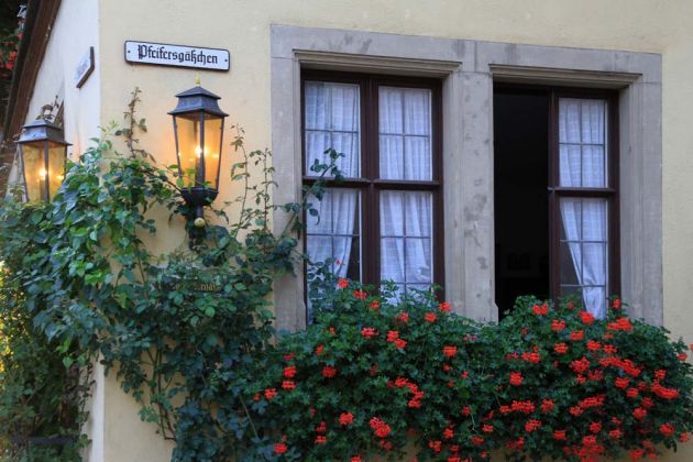 Rothenburg ob der Tauber - im Pfeifersgäßchen Rothenburg ob der Tauber - im Pfeifersgäßchen