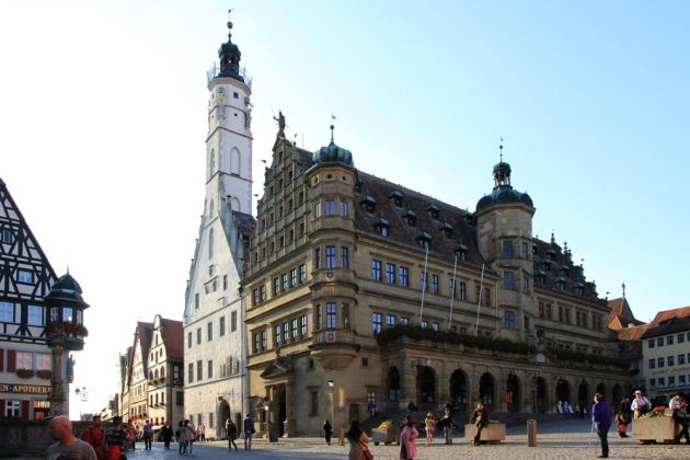 Rothenburg ob der Tauber - das Rathaus mit Rathaus-Turm Rothenburg ob der Tauber - das Rathaus mit Rathaus-Turm