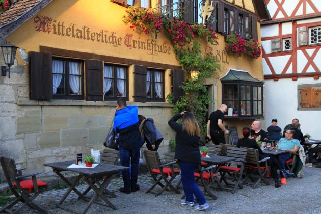 Rothenburg ob der Tauber - Trinkstube zur Höll in der Burggasse Rothenburg ob der Tauber - Trinkstube zur Höll in der Burggasse