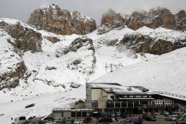 Pordoiijoch, Passo Pordoi, 2339 m - Talstation der Seilbahn zum Sas de Pordoi, 2950 m