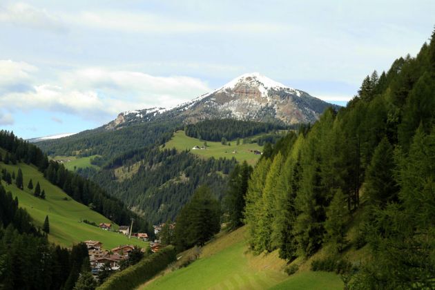Dolomitenrundfahrt - im Grödner Tal, Blick auf den Langkofel, Sassolungo, 3181 m