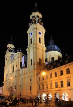 München - die Theatinerkirche am Odeonsplatz München - die Theatinerkirche am Odeonsplatz
