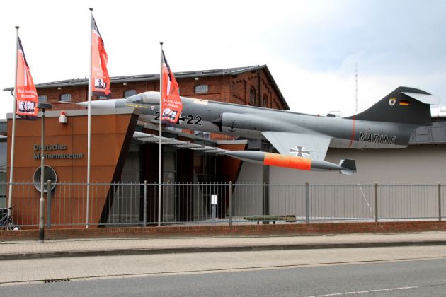 Das Deutsche Marinemuseum - Starfighter F 104 G vor dem Eingang