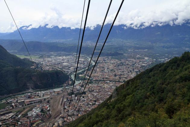 Bozen von oben - Blick aus der Rittner Seilbahn Bozen von oben - Blick aus der Rittner Seilbahn