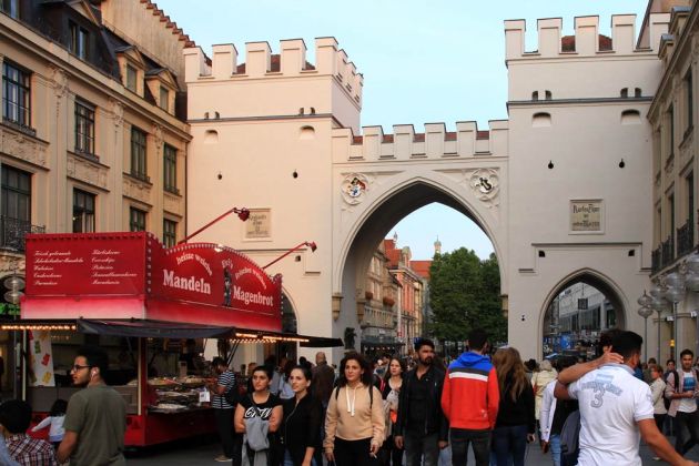 München - das Neuhauser Tor oder Karlstor am Karlsplatz, Stachus München - das Neuhauser Tor oder Karlstor am Karlsplatz, Stachus