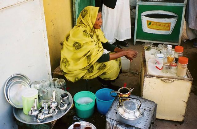 Sudan-Rundreise - Kaffee-Verkäuferin in Shendi Sudan-Rundreise - Kaffee-Verkäuferin in Shendi