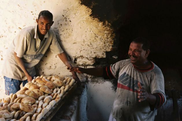 Sudan-Rundreise - Gratis-Brötchen für uns direkt in der Backstube in Shendi Sudan-Rundreise - Gratis-Brötchen für uns direkt in der Backstube in Shendi