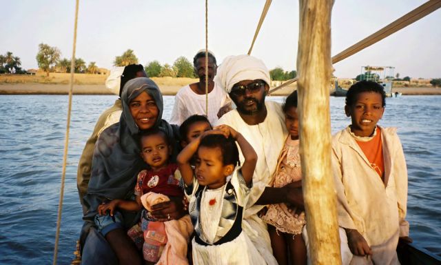 Sudan-Rundreise - kleine Fähre über den Nil in Atbara Sudan-Rundreise - kleine Fähre über den Nil in Atbara