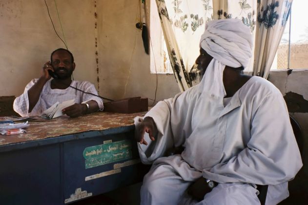 Sudan-Rundreise - Abu Hamed, Nile-Hotel, der Chef und sein Freund Sudan-Rundreise - Abu Hamed, Nile-Hotel, der Chef und sein Freund