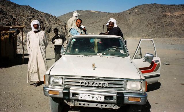 Sudan-Rundreise - Teepause an der Piste zwischen Wadi Halfa und Abri Sudan-Rundreise - Teepause an der Piste zwischen Wadi Halfa und Abri