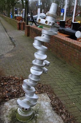 Kurbelwelle einer Schiffsmaschine - Schifffahrtsmuseum Haren/Ems Kurbelwelle einer Schiffsmaschine - Schifffahrtsmuseum Haren/Ems