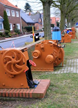 Maritime Exponate entlang des Haren-Rütenbrock-Kanals - Schifffahrtsmuseum Haren/Ems Maritime Exponate entlang des Haren-Rütenbrock-Kanals - Schifffahrtsmuseum Haren/Ems