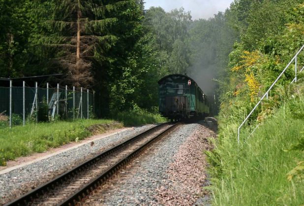 Weißeritztalbahn - der Dampfzug mit der Schmalspur-Dampflok 99 1734-5 ist unterwegs im Osterzgebirge Weißeritztalbahn - der Dampfzug mit der Schmalspur-Dampflok 99 1734-5 ist unterwegs im Osterzgebirge