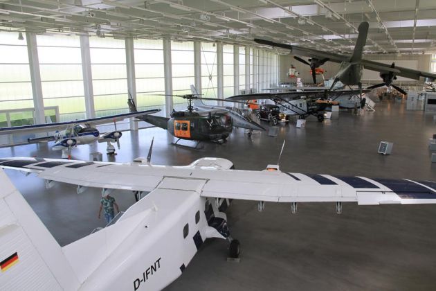 Das Dornier Museum in Friedrichshafen - Überblick der Exponate im grossen Ausstellungs-Hangar Das Dornier Museum in Friedrichshafen - Überblick der Exponate im grossen Ausstellungs-Hangar