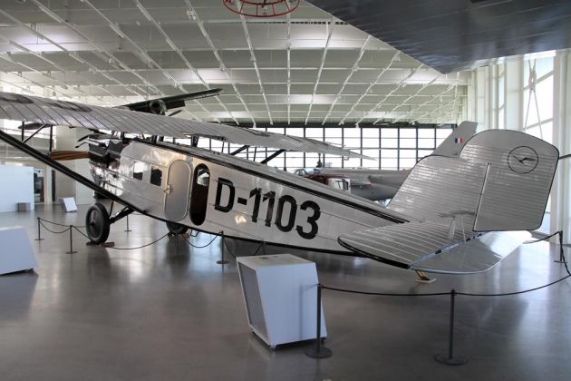 Dornier Museum in Friedrichshafen - Lufthansa Silberfuchs, Nachbau des Dornier Merkur aus den 1920er Jahren Dornier Museum in Friedrichshafen - Lufthansa Silberfuchs, Nachbau des Dornier Merkur aus den 1920er Jahren