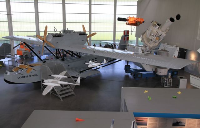 Dornier Museum in Friedrichshafen - Dornier Wal N 25, der Nachbau eines Flugbootes ( genannt Amundsen Wal ) aus den 1920er Jahren Dornier Museum in Friedrichshafen - Dornier Wal N 25, der Nachbau eines Flugbootes ( genannt Amundsen Wal ) aus den 1920er Jahren