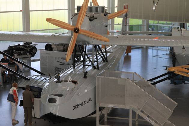 Dornier Museum in Friedrichshafen - Dornier Wal N 25, der Nachbau eines Flugbootes ( genannt Amundsen Wal ) aus den 1920er Jahren Dornier Museum in Friedrichshafen - Dornier Wal N 25, der Nachbau eines Flugbootes ( genannt Amundsen Wal ) aus den 1920er Jahren