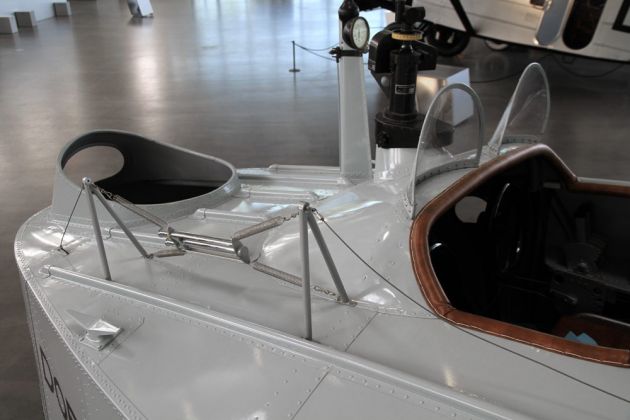 Dornier Museum in Friedrichshafen - Dornier Wal N 25, der Nachbau eines Flugbootes ( genannt Amundsen Wal ) aus den 1920er Jahren Dornier Museum in Friedrichshafen - Dornier Wal N 25, der Nachbau eines Flugbootes ( genannt Amundsen Wal ) aus den 1920er Jahren