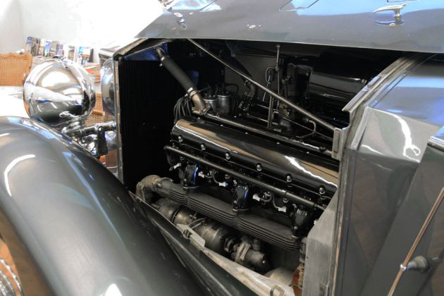 V 12 Zylinder, 7.338 ccm, 163 kmh - Rolls-Royce Phantom III Limousine, Baujahr 1936