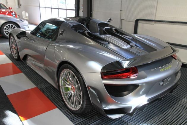 Porsche 918 Spyder - Baujahr 2013 - Autobau Erlebniswelt am Bodensee, Romanshorn, Schweiz Porsche 918 Spyder - Baujahr 2013 - Autobau Erlebniswelt am Bodensee, Romanshorn, Schweiz