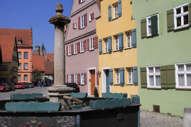 Dinkelsbühl - historischer Brunnen in der Nördlinger Strasse