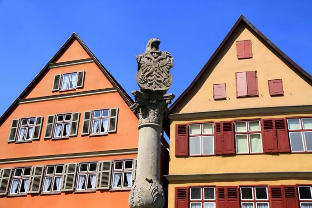 Dinkelsbühl - der Löwenbrunnen am Altrathausplatz Dinkelsbühl - der Löwenbrunnen am Altrathausplatz