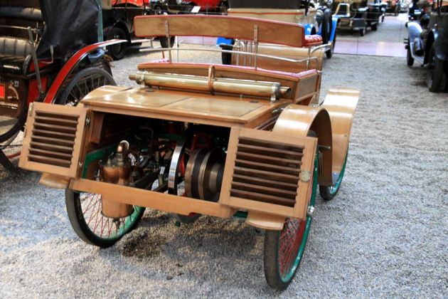 Benz Vis-á-vis Vélocipéde mit geöffneter Motor-Klappe, Baujahr 1898 - Einzylinder, 1.050 ccm, 1,5 PS, 20 kmh