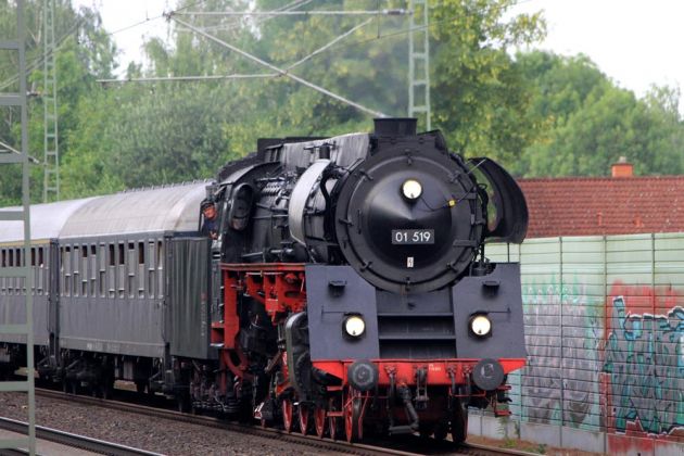 01 519 - Dampflok der Zollernbahn vor der Einfahrt in Haste, Region Hannover