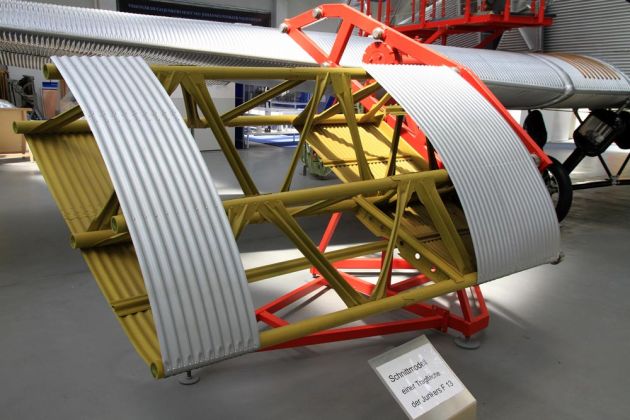Tragfäche einer Junkers F 13 - Schnittmodell Tragfäche einer Junkers F 13 - Schnittmodell