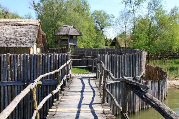 Die Pfahlbauten in Unteruhldingen - Weltkulturerbe am Bodensee Die Pfahlbauten in Unteruhldingen - Weltkulturerbe am Bodensee