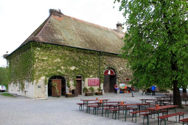 Die Affenbergschänke mit Storchenstation Mendlishauser Hof Die Affenbergschänke mit Storchenstation Mendlishauser Hof