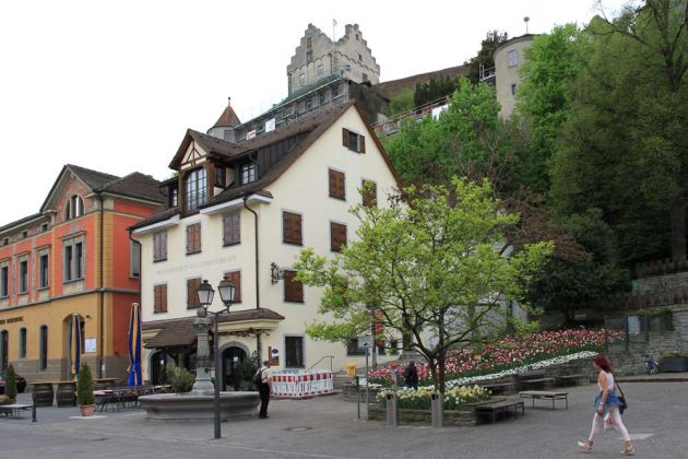 Meersburg am Bodensee - Unterstadtstrasse mit Burg Meersburg Meersburg am Bodensee - Unterstadtstrasse mit Burg Meersburg