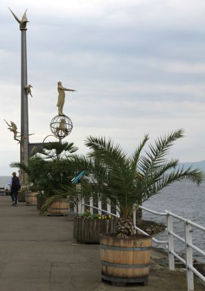 Meersburg am Bodensee - die Magische Säule an dere Hafenmole Meersburg am Bodensee - die Magische Säule an dere Hafenmole