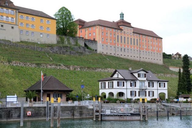 Meersburg am Bodensee - der Hafen mit dem Staatsweingut