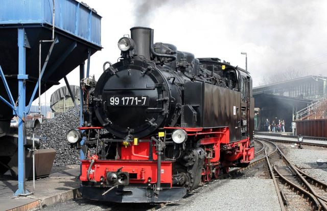 Weißeritztalbahn - die Schmalspur-Dampflok 99 1771-7 der Gattung Sächsische VII K Neubau am Kohlebansen in Freital-Hainsberg Weißeritztalbahn - die Schmalspur-Dampflok 99 1771-7 der Gattung Sächsische VII K Neubau am Kohlebansen in Freital-Hainsberg