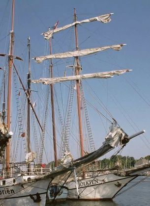 Hansesail Rostock - der Gaffeltop-Schoner J.R.Tolkien im Rostocker Stadthafen Hansesail Rostock - der Gaffeltop-Schoner J.R.Tolkien im Rostocker Stadthafen